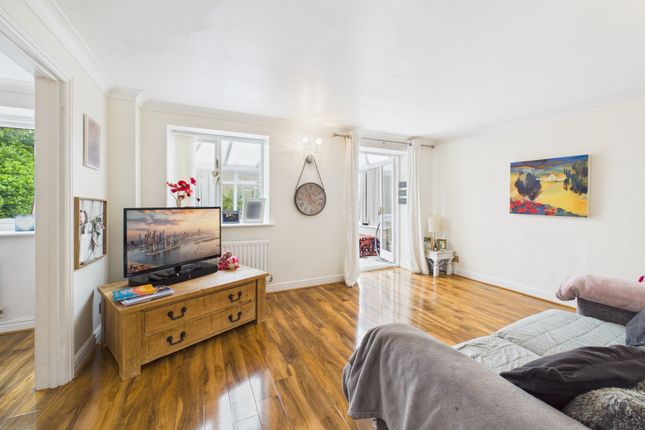 2 Grovers Court, Princes Risborough photo 4