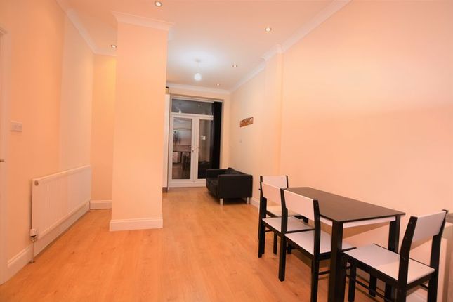 Flat 3 Sapphire Court,, 274-276 High Street,, Slough photo 3