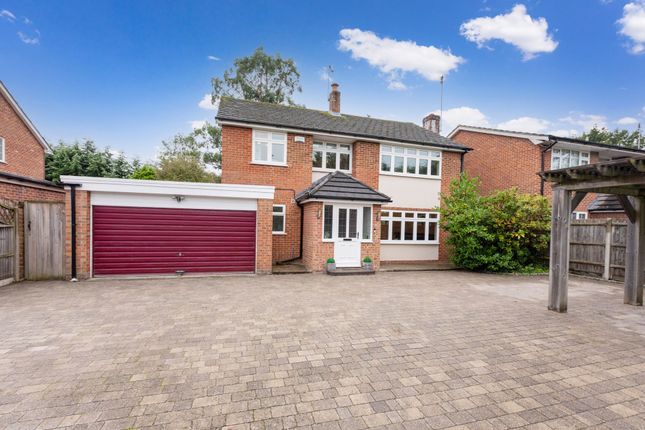Thumbnail Detached house for sale in Reading Road, Winnersh