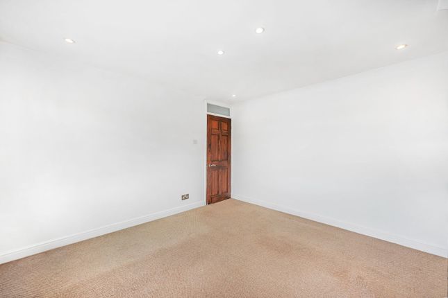 52, Bury Green Road, Waltham Cross photo 4
