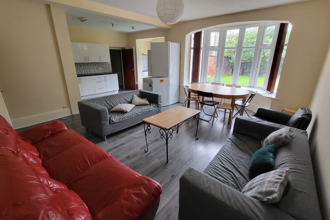 11-bed semi-detached on 1A Egerton Road, Manchester, £650/mo