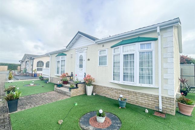 Mobile/park home for sale in Sacketts Grove, Jaywick Lane, Clacton-On-Sea