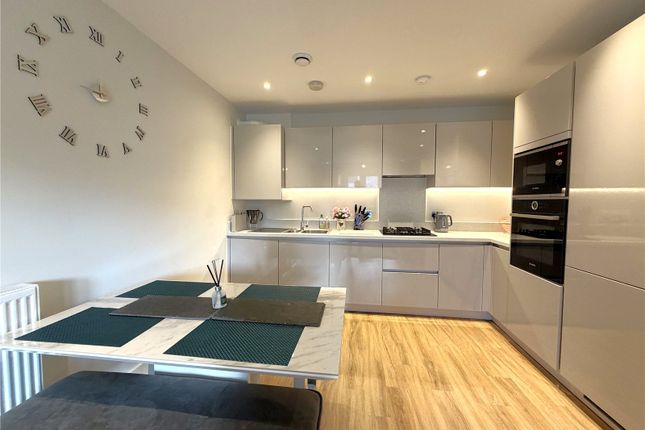 4, Hartland Manor,, Pyestock Way, Hampshire photo 3