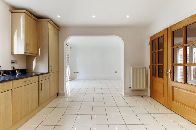 2 Wellswood, London Road, Ascot photo 4