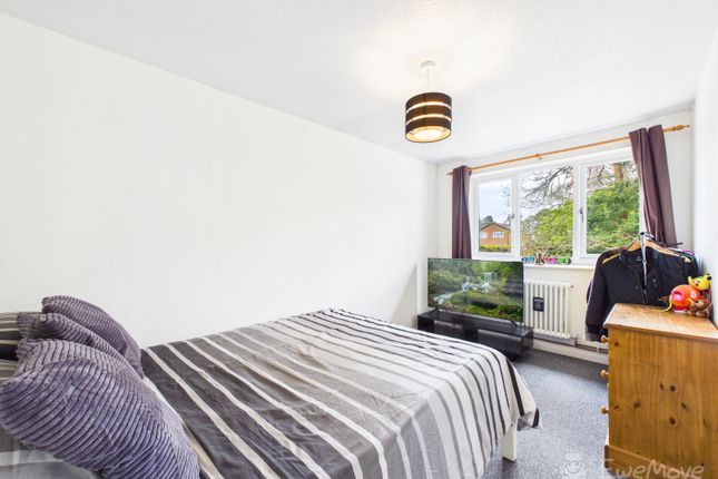 7, Cornwall Road, Bordon photo 5