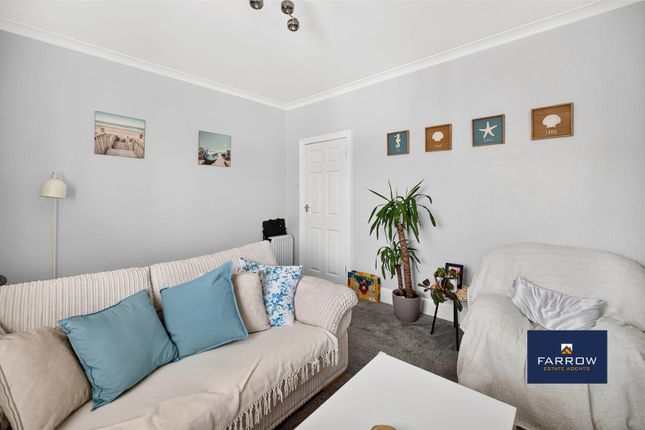 44, Legsby Avenue, Grimsby photo 4