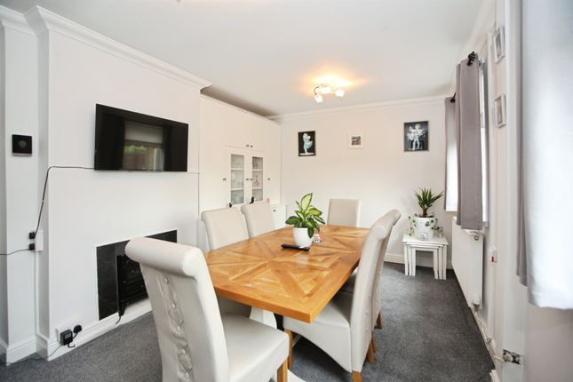 28, Heol-Yr-Onen, Caerphilly photo 4