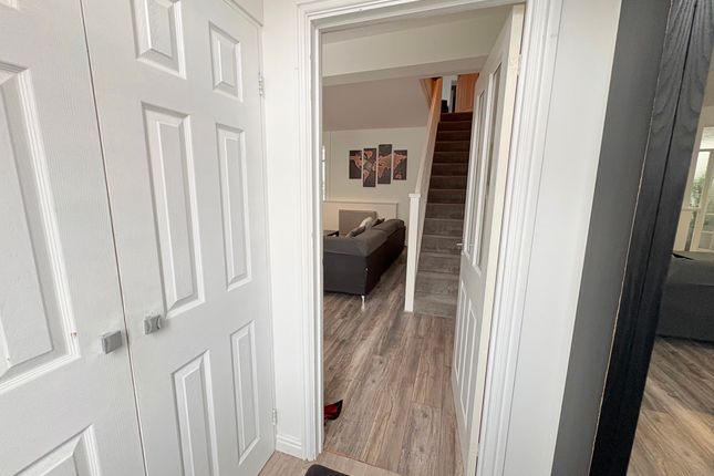 2 Hill View, Bridgend photo 3