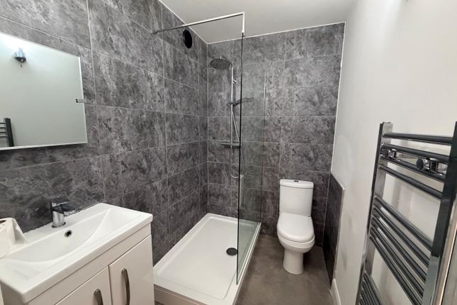 47, Leicester photo 5