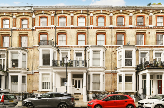 1-bed flat on Cheniston Gardens, London, £700,000