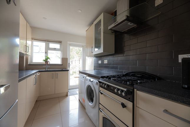 5, Westleigh Avenue, Leigh-on-sea photo 4