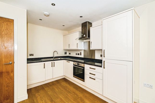 Flat 2, Fivash House, Denne Parade, Horsham photo 3