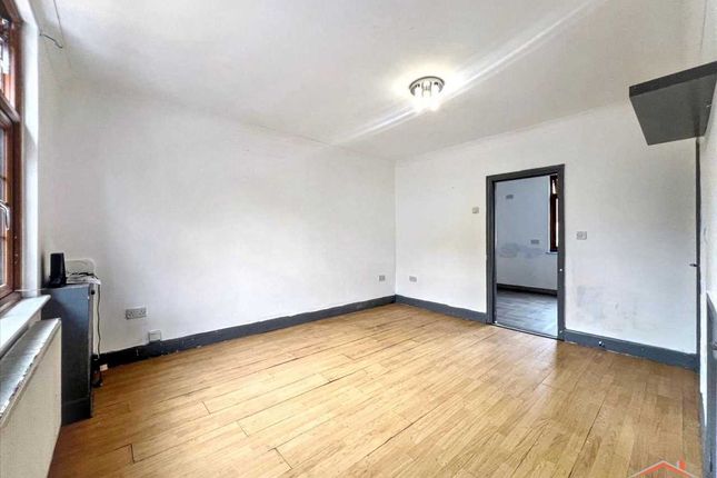 9, Garden City, Edgware photo 3