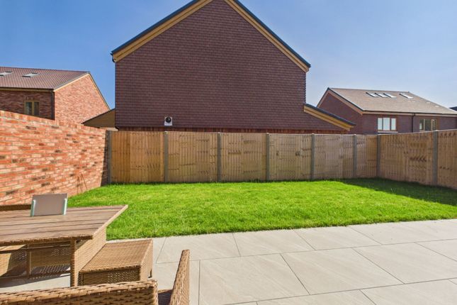 6 Ashmere Drive,, Grove Road, Rochester photo 3