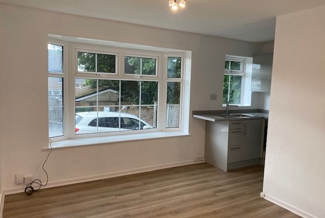31, Fieldway Avenue, Leeds photo 5