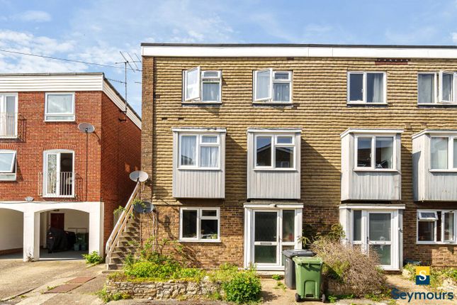 Thumbnail Flat for sale in Guildford, Surrey