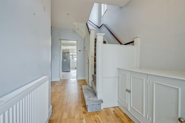 29, Blenheim Gardens, Wembley photo 4