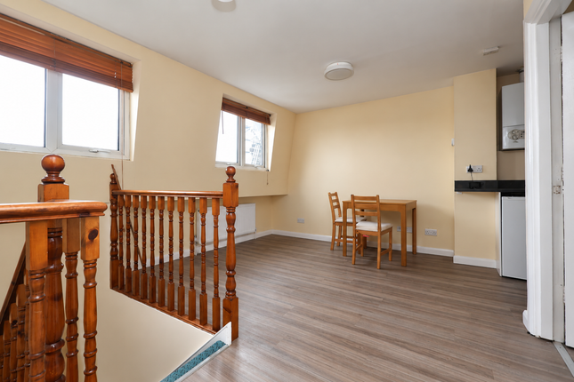 Flat 3, 118 Goldhawk Road, London photo 3