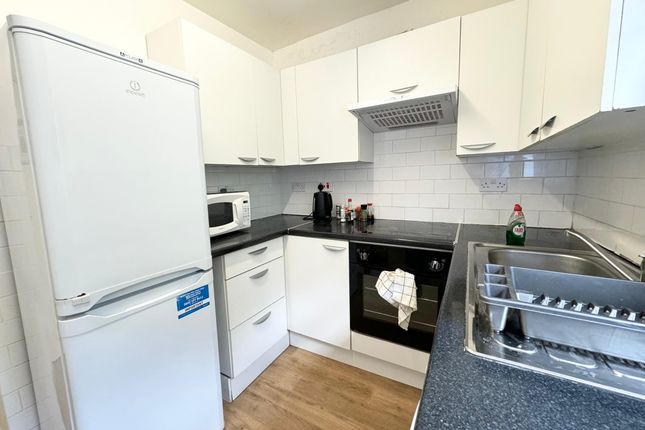 Room 2, 1st floor rear, 56, Langdon Park Road, Highgate photo 4