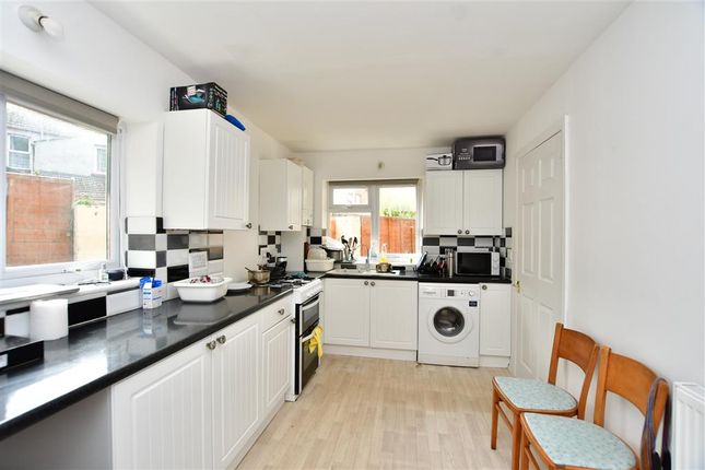Thumbnail Detached house for sale in Brooklyn Paddock, Gillingham, Kent
