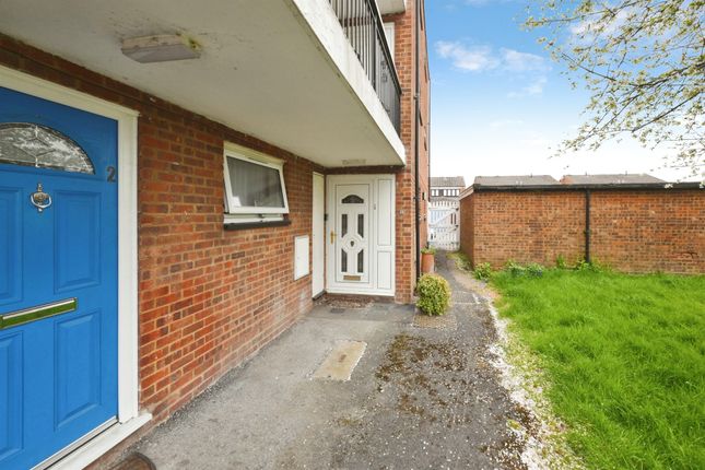 1, Chaucer Court, Chaucer Way, Hoddesdon photo 2