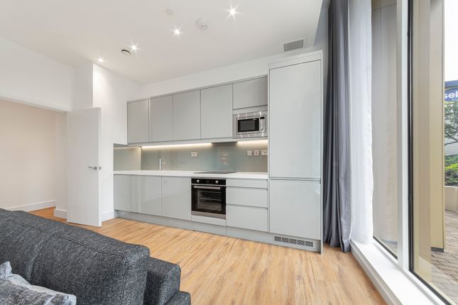 Flat to rent in Westgate House, West Gate, London