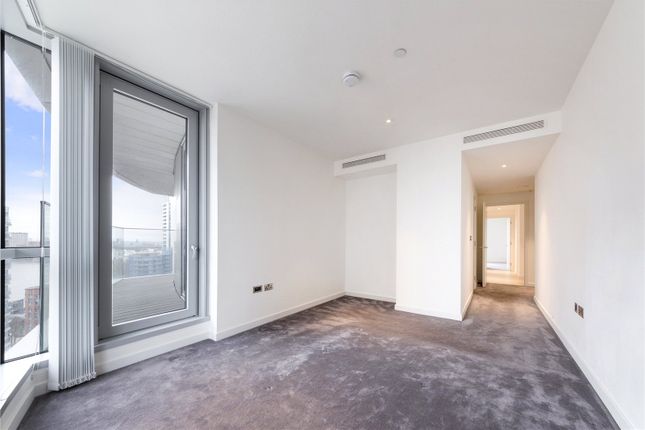 Flat to rent in Biscayne Avenue, London