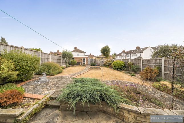 101 Stanley Avenue, Romford photo 2