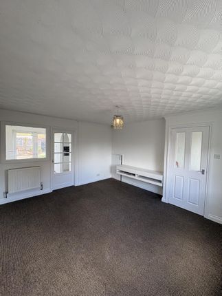 32, Daffodil Walk, Lowestoft photo 2