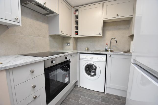 Studio to rent in Copse Lane, Horley