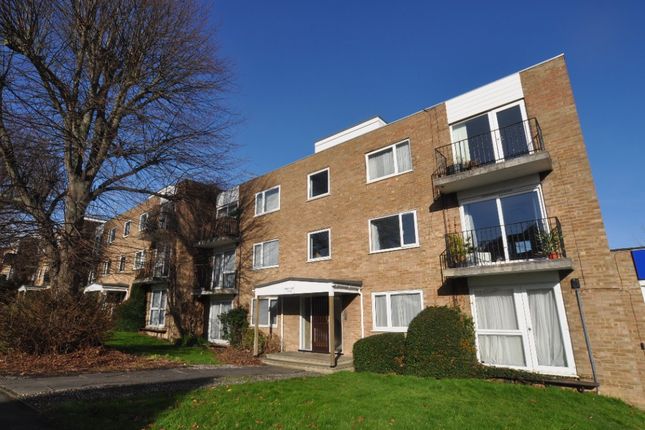 Thumbnail Flat to rent in Priory Court, Hitchin
