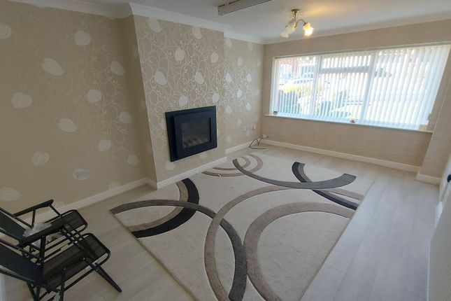 16 Sunningdale, Bradford photo 2