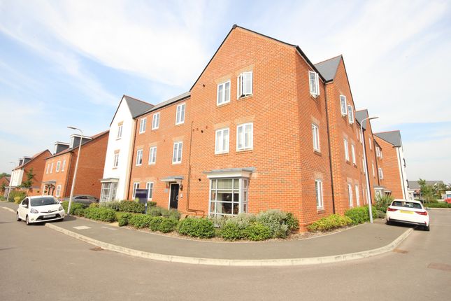 Thumbnail Flat to rent in Ifould Crescent, Wokingham