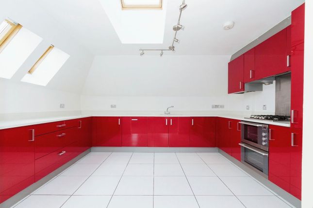10 Saxon Court, High Street, Iver photo 3