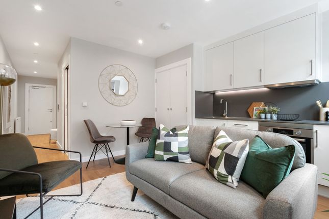 Studio flat on Orion House 104-106 Cranbrook Road,, London, £1,450/mo
