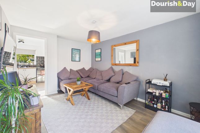 38 Carisbrooke Drive, Stafford photo 2