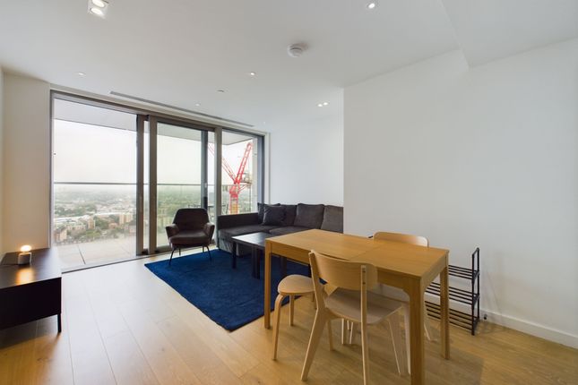 Flat 2602, London photo 3