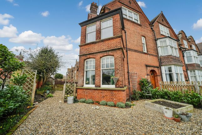 3-bed flat on 2a Vicarage Road, Cromer, £250,000