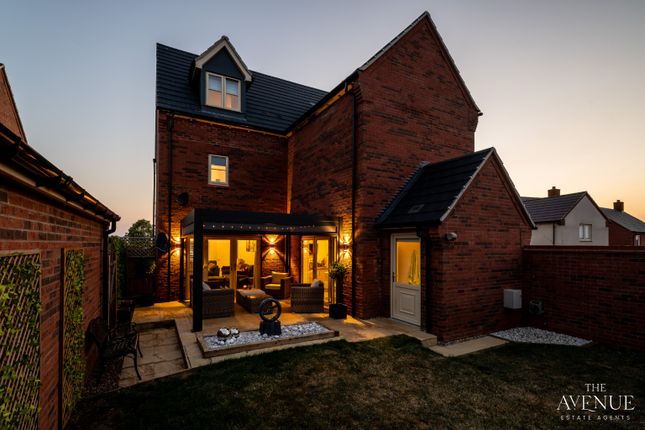 7 Gleanings Road, Irchester, Northamptonshire photo 2