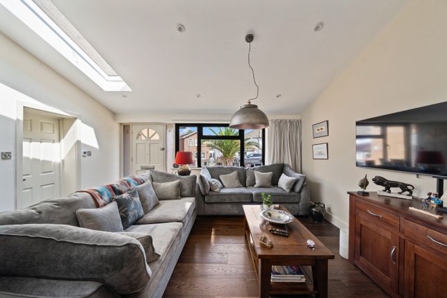 3, Cleveland Gardens, Worcester Park photo 2