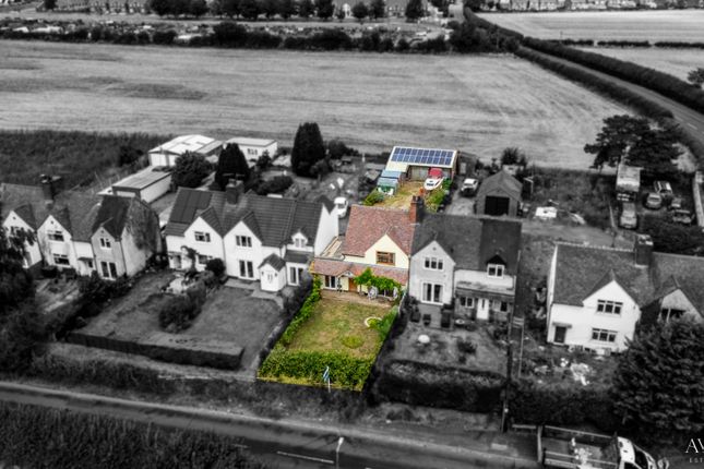 4 Pattingham Road, Perton, Staffordshire photo 2