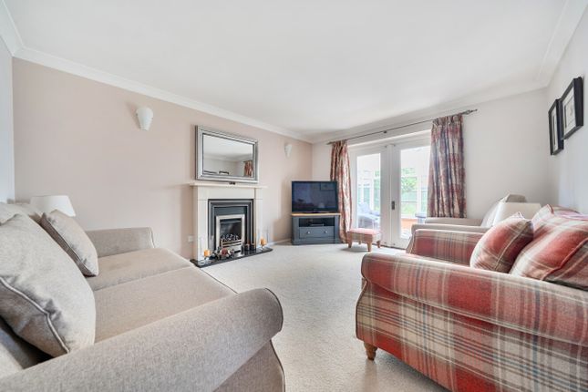 4, Earle Croft, Bracknell photo 3