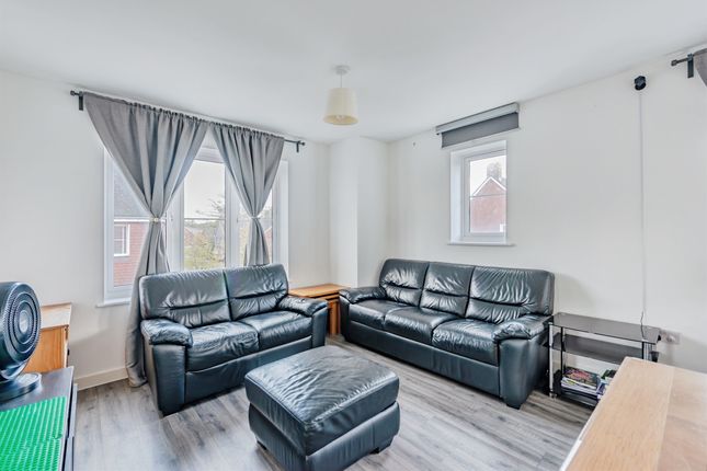 Flat 5, Teal House, 5, Webber Street, HORLEY photo 4