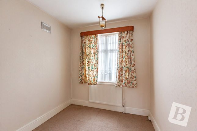 Semi-detached house for sale in Ravenscourt Grove, Hornchurch