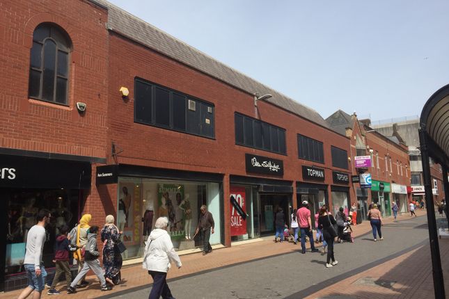 Retail premises to let in Victoria Street, Blackpool
