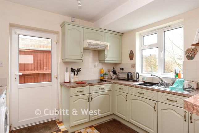 37, Balcombe Gardens, Horley photo 4