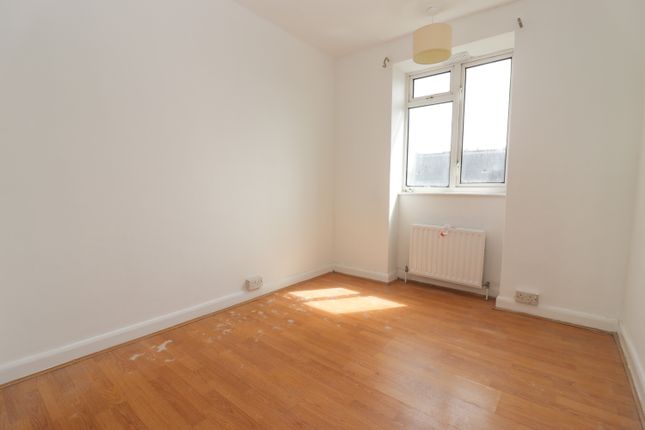 Flat for sale in Boundary Close, Kingston Upon Thames