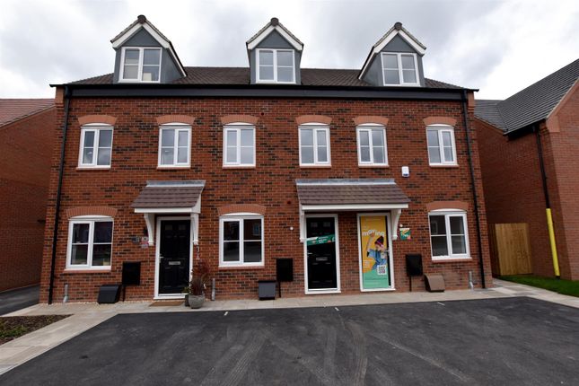 Town house to rent in Porchester Way, Boulton Moor, Derby