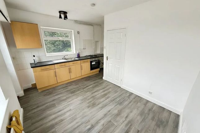 46 Howard Crescent, Stoke-On-Trent photo 4