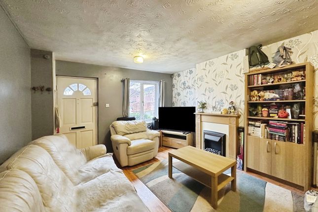 23, Haywain Close, Pendeford, Wolverhampton photo 2
